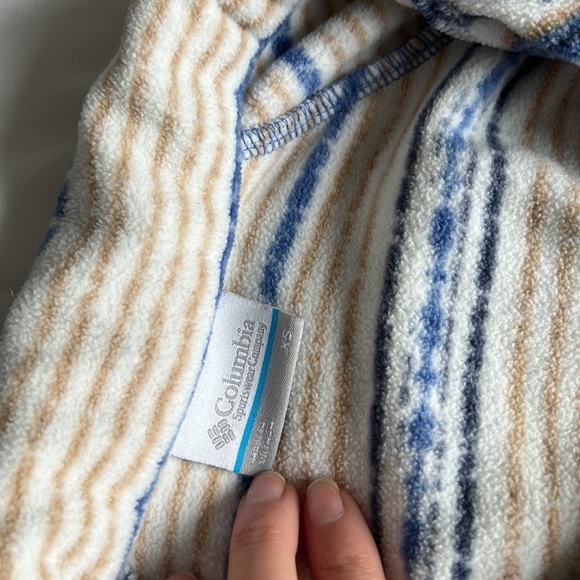 Columbia Pattern Sweater - Picture 2 of 4